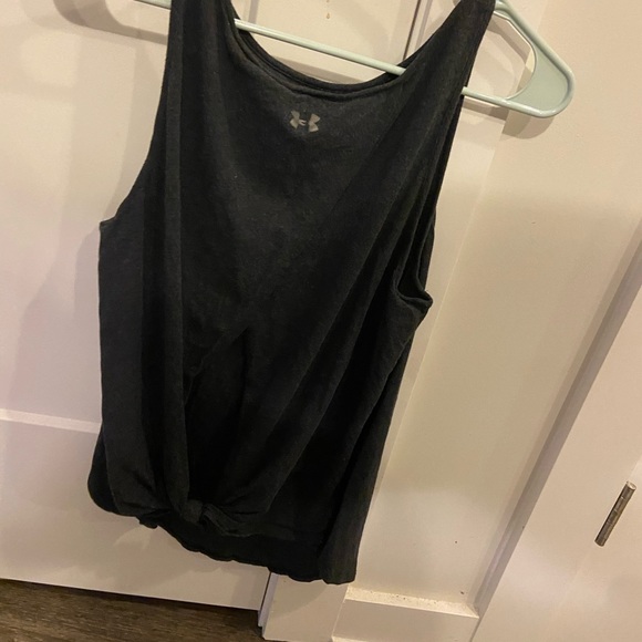 Under armor workout top! - Picture 2 of 5